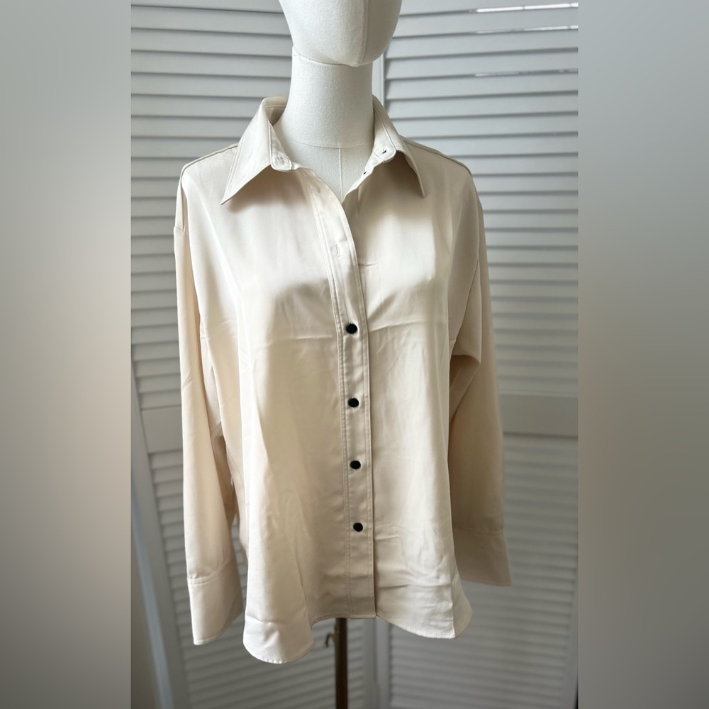 Like new. H&M satiny long sleeve button shirt in champagne beige. Relaxed fit.